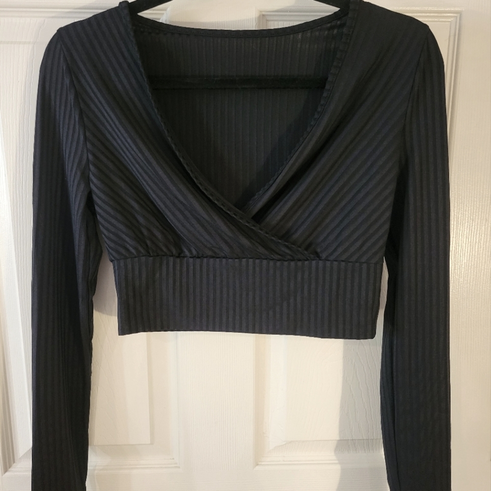 Never worn Vneck crop top